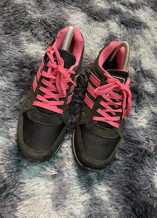 Жіночі кросівки бренду adidas, оригінал