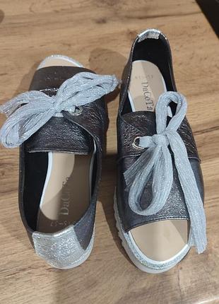 Нові шкіряні літні туфлі