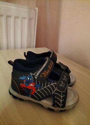 Сандалі