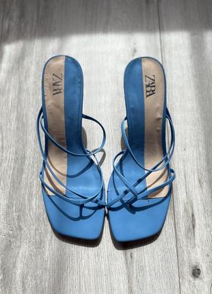 Босоножки zara 39 новые с квадратным передом