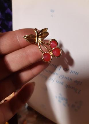 Брошьavon пен, винтаж вишни, ювелирная смола безель, позолота