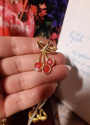 Брошьavon пен, винтаж вишни, ювелирная смола безель, позолота