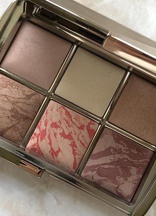 Hourglass ambient lighting edit sculpture palette палетка для обличчя