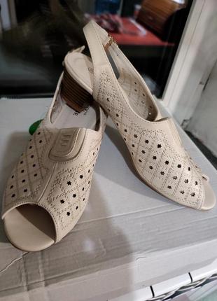 Новые босоножки женские 37р. (24см)