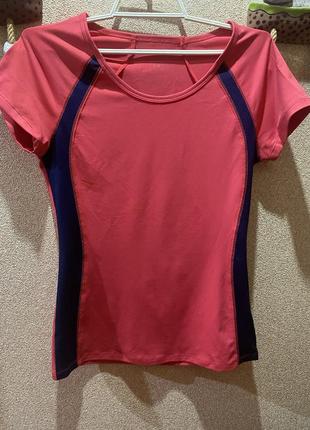 Спортивная эластичная футболка