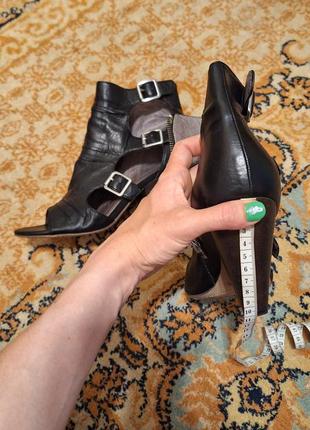 Босоніжки на каблуку 39