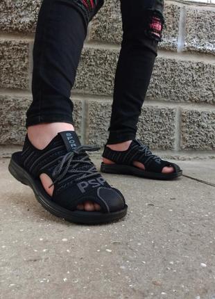 Стильні чоловічі сандалі