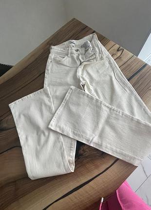 Молочные джинсы