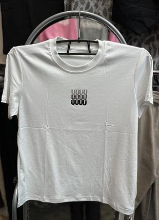 Стильная футболка