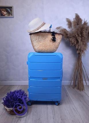 Чемодан osaki-tokyo на четырех колесах среднего размера голубого цвета