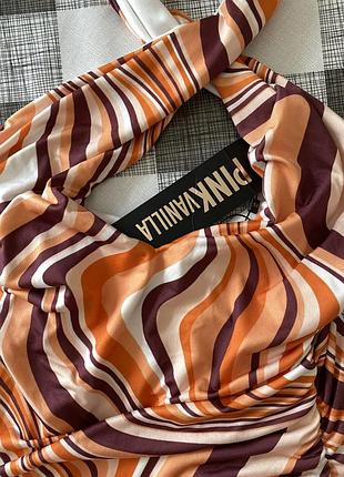 Розовая ваниль, оранжевая мини-платье с сборкой по бокам.2 фото