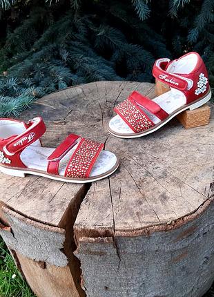 Босоножки для девочки