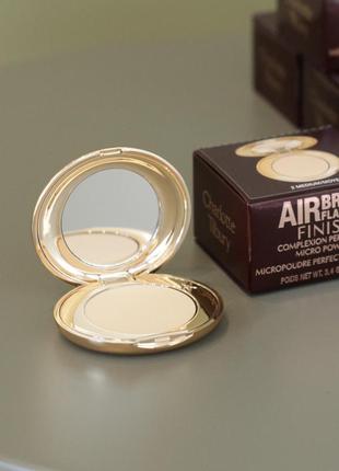 Пудра charlotte tilbury airbrush flawless finish micro powder в оттенке medium 3,4 г