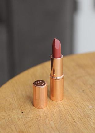 Помада charlotte tilbury matte revolution walk of no shame 1,5 г
