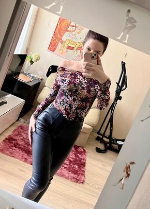 Боди с открытыми плечами