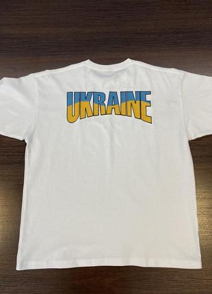 Мужская хлопковая белая футболка с нашивкой “ukraine”4 фото