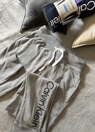 Джоггеры, спортивные штаны calvin klein, размер s. оригинал.