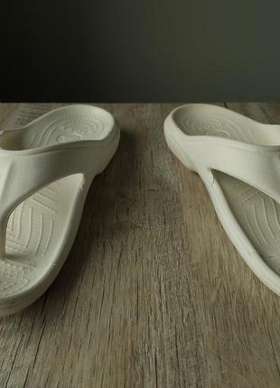 В'єтнамки сандалі crocs crocband flip white sandal2 фото