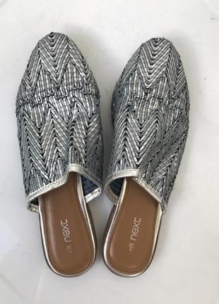 Блестящие серебристые закрытые шлепанцы мюли 37-37.5