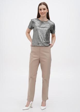 Стильные базовые бежевые брюки чинос