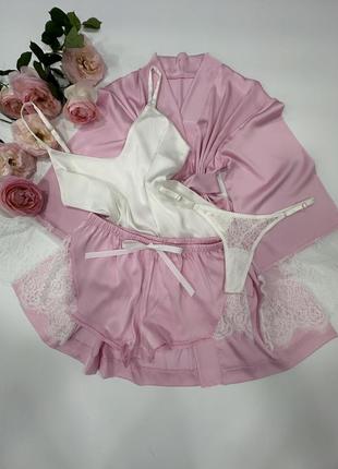 Шелковый комплект , халат с молочным кружевом, топ и шорты и трусики бикини