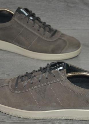 Продам кроссовки кожаные фрима ecco.