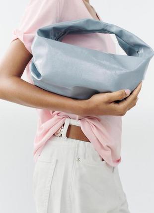 Лакированная сумка на плечо голубая zara new