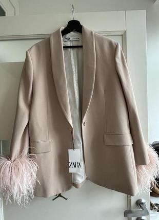 Жакет с перьями zara