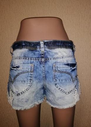 Стильные женские короткие джинсовые шорты с бахромой и кружевом select8 фото