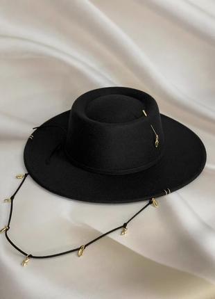Шляпа канотье с декором и круглой тульей (поля 8 см) черная6 фото