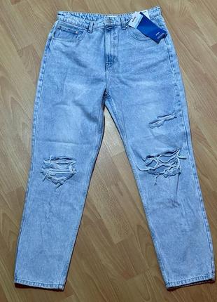 Джинсы рваные mom fit