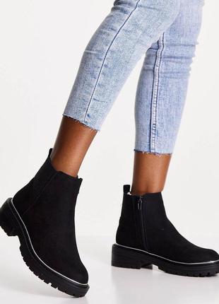 Черные замшевые ботинки челси на плоской подошве с отделкой new look