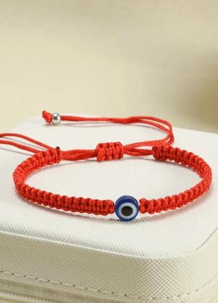 Браслет. амулет з червоної нитки
