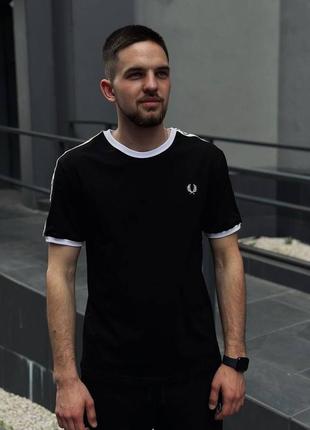 Мужская футболка fred perry на лампасах
