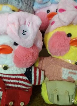 М'яка іграшка качка лалафанфан 30 см. з одягом та аксесуарами.