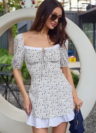 Короткое платье с цветочным принтом мини платье с пышной юбкой