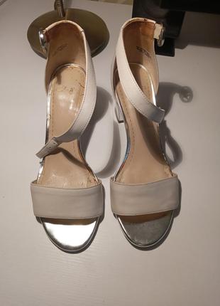 Босоніжки clarks