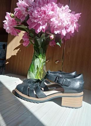 Туфельки от clarks. 🖤