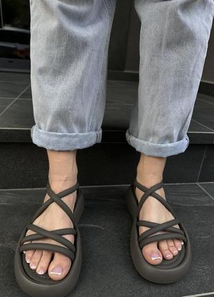 Стильные босоножки