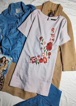 Boohoo платье футболка серое прямое трапеция в цветочный красный принт вышивка