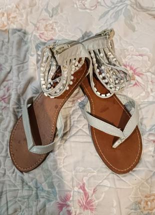 Класні стильні босоніжки на дюймовочку