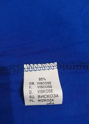 Яскраво синя коротка оригінальна трикотажна сукня/туніка з білим квітковим принтом приталена9 фото