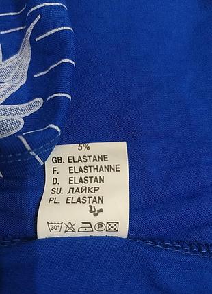 Яскраво синя коротка оригінальна трикотажна сукня/туніка з білим квітковим принтом приталена10 фото