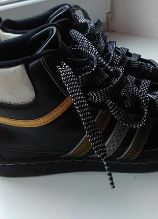 Кроссовки,снекерсы adidas,36 г.