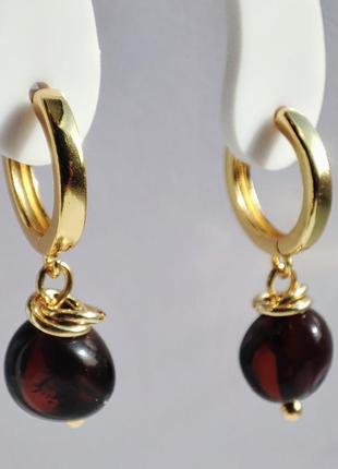 Серьги minov 2719 из натурального янтаря оттенок темная вишня