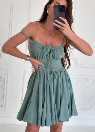 Платье короткое мини муслиновое с пышной юбкой беби долл с корсетным лифом на бретельках сарафан белый оливка зелёный красный розовый