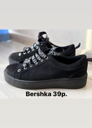 Черные кроссовки bershka 39р