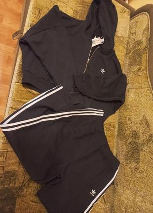 Продам новый спортивный костюм adidas(l)