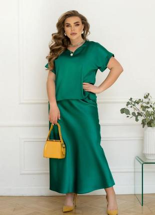 Жіночий елегантний літній атласний зелений костюм блуза і довга спідниця діловий стиль1 фото