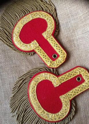 Погоны в цвете. брошки на плечи.